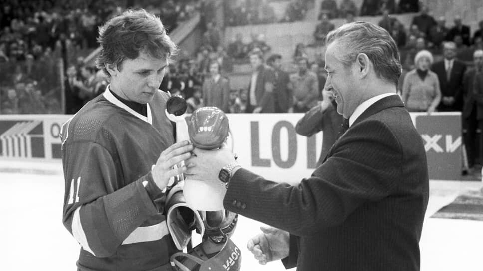 В 1981-1989 году Игорь Ларионов выступал за столичный ЦСКА. С клубом хоккеист восемь раз становился чемпионом СССР. Провел за ЦСКА 334 игры, в которых забросил 165 шайб .📷Фото: Дмитрий Донской / РИА Новости