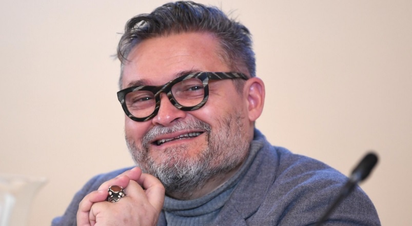 Историк моды и телеведущий Александр Васильев