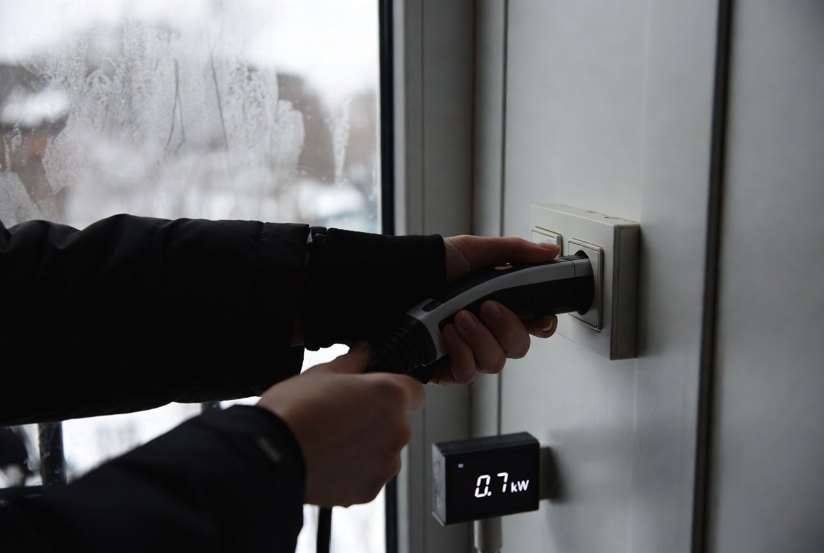 «Когда на улице –28°C, розетка на балконе даёт менее 1 кВт. Владельцы называют это “зарядка на надежду”»