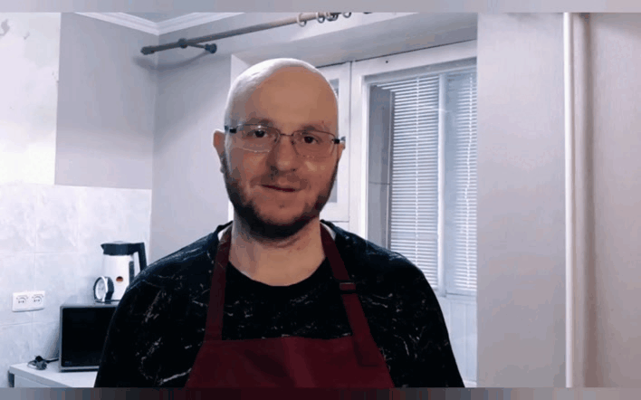 Рома в новом фартуке! 😃