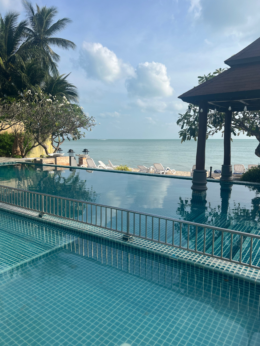 Я пока мало где была. Но здесь красиво везде 