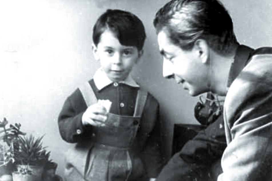 Композитор Микаэл Леонович с сыном.