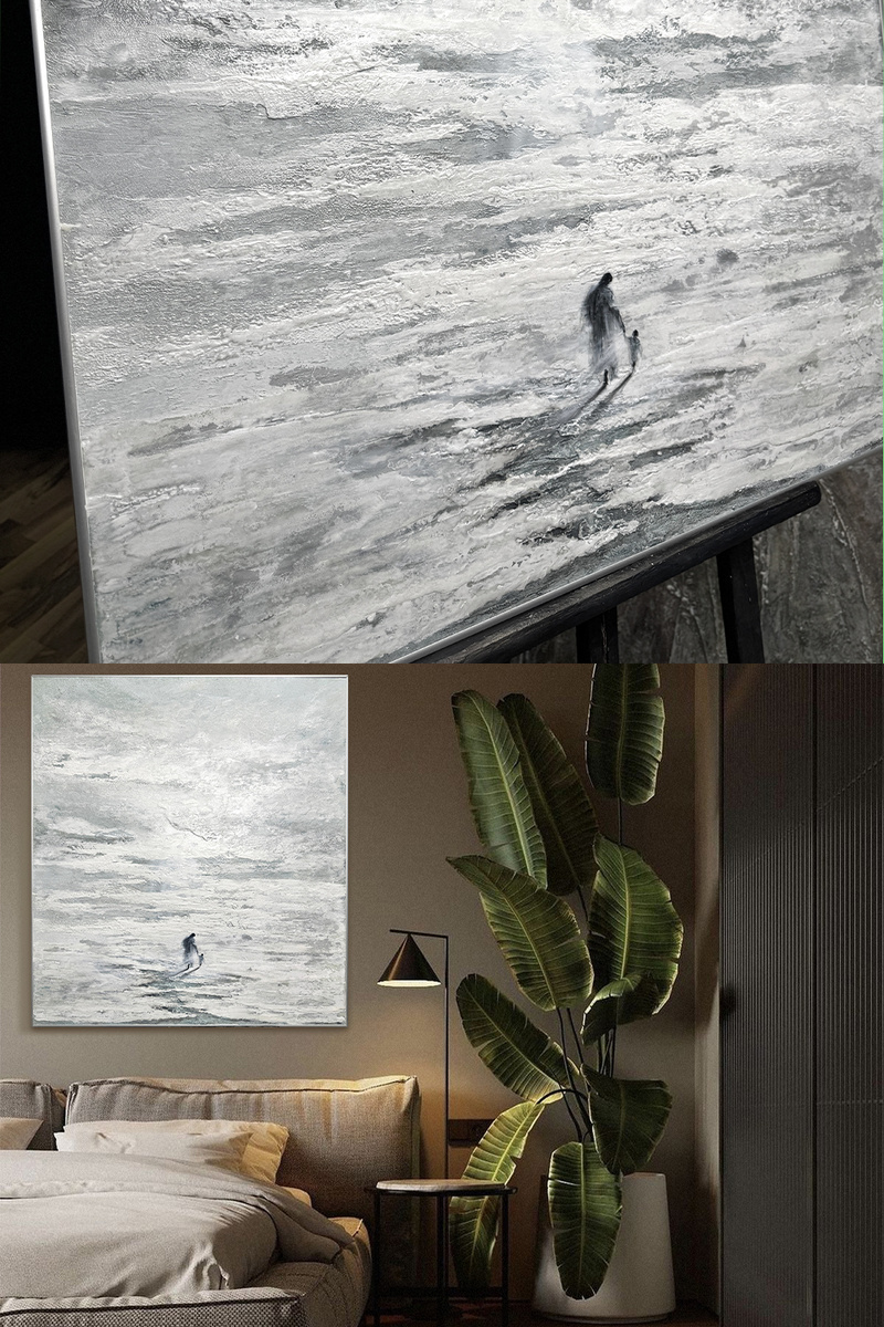 Белая картина в спальне