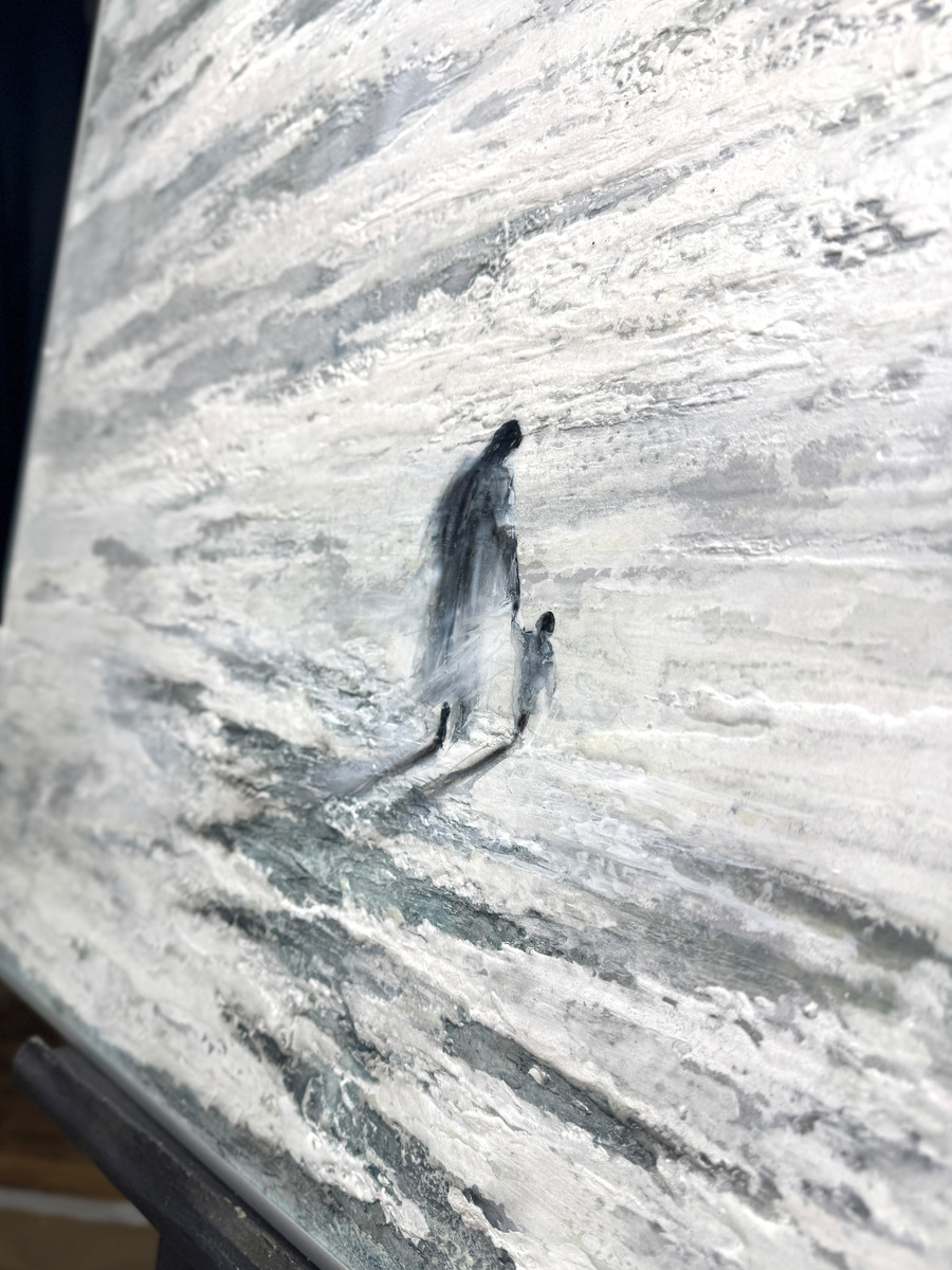 Светлая картина с сюжетом