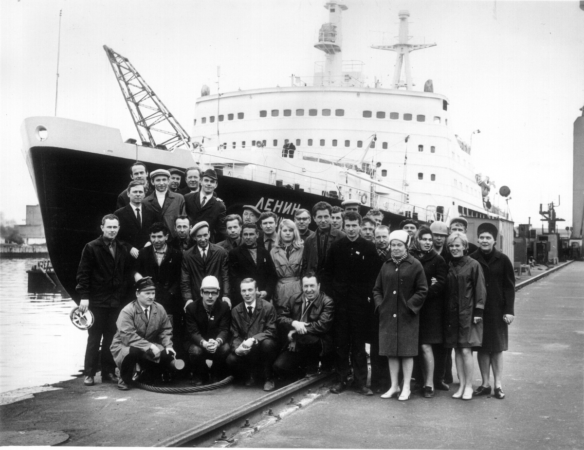 Участники модернизации и ремонта атомного ледокола «Ленин»