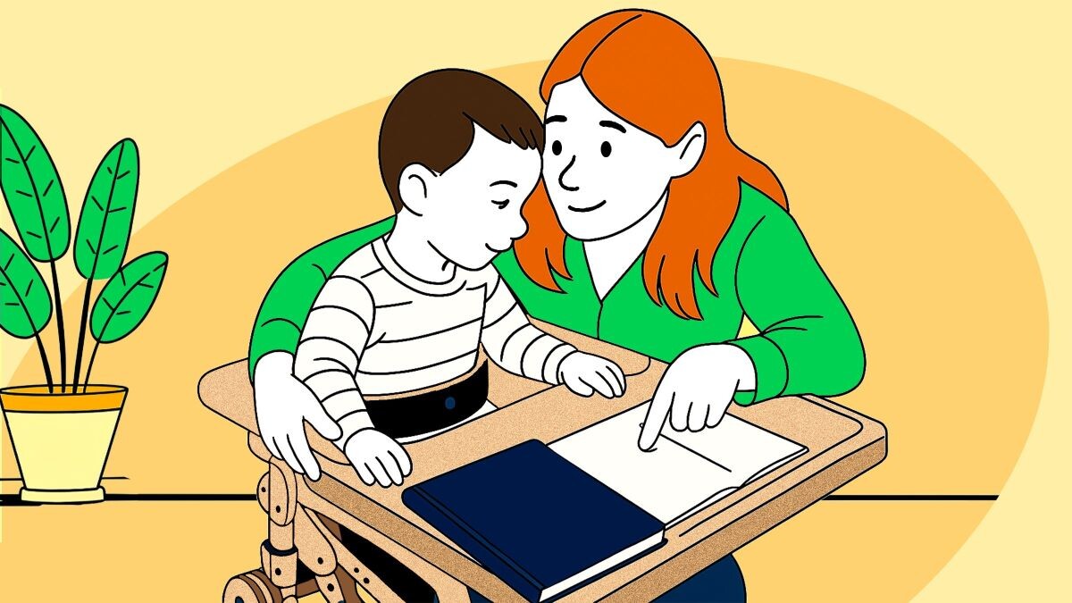 Опоры для реабилитации могут быть оснащены большим столиком, за которым ребёнку будет удобно заниматься творчеством и читать