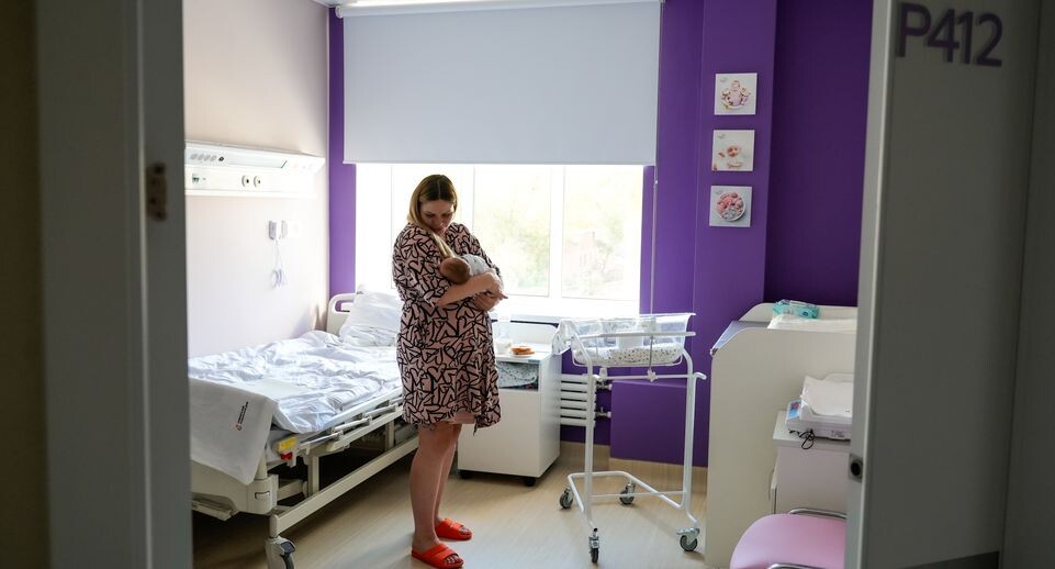    Вручение свидетельства о рождении в Химкинском роддоме / Медиасток.рф