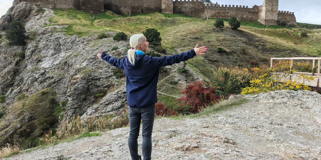 Остались в шоке от Судака: чем нас поразил этот курорт Крыма после Ялты и Сочи? Плюсы и минусы отдыха в Судаке