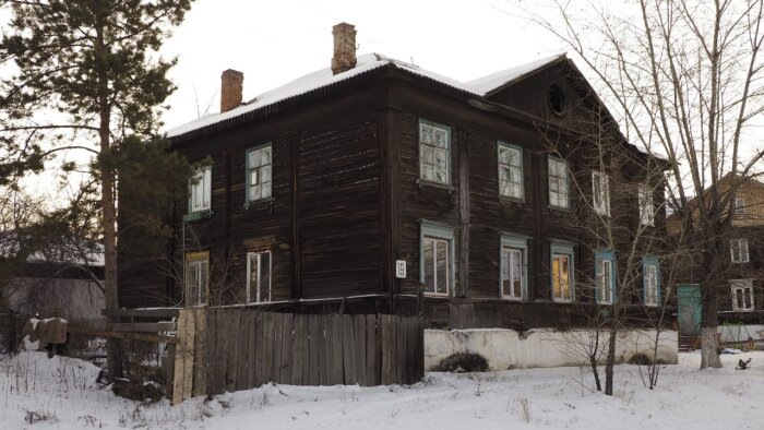 Впервые за десятилетия у жителей этих аварийных домов появилась надежда на новоселье / Фото: телеграм-канал Алексей Цыденов