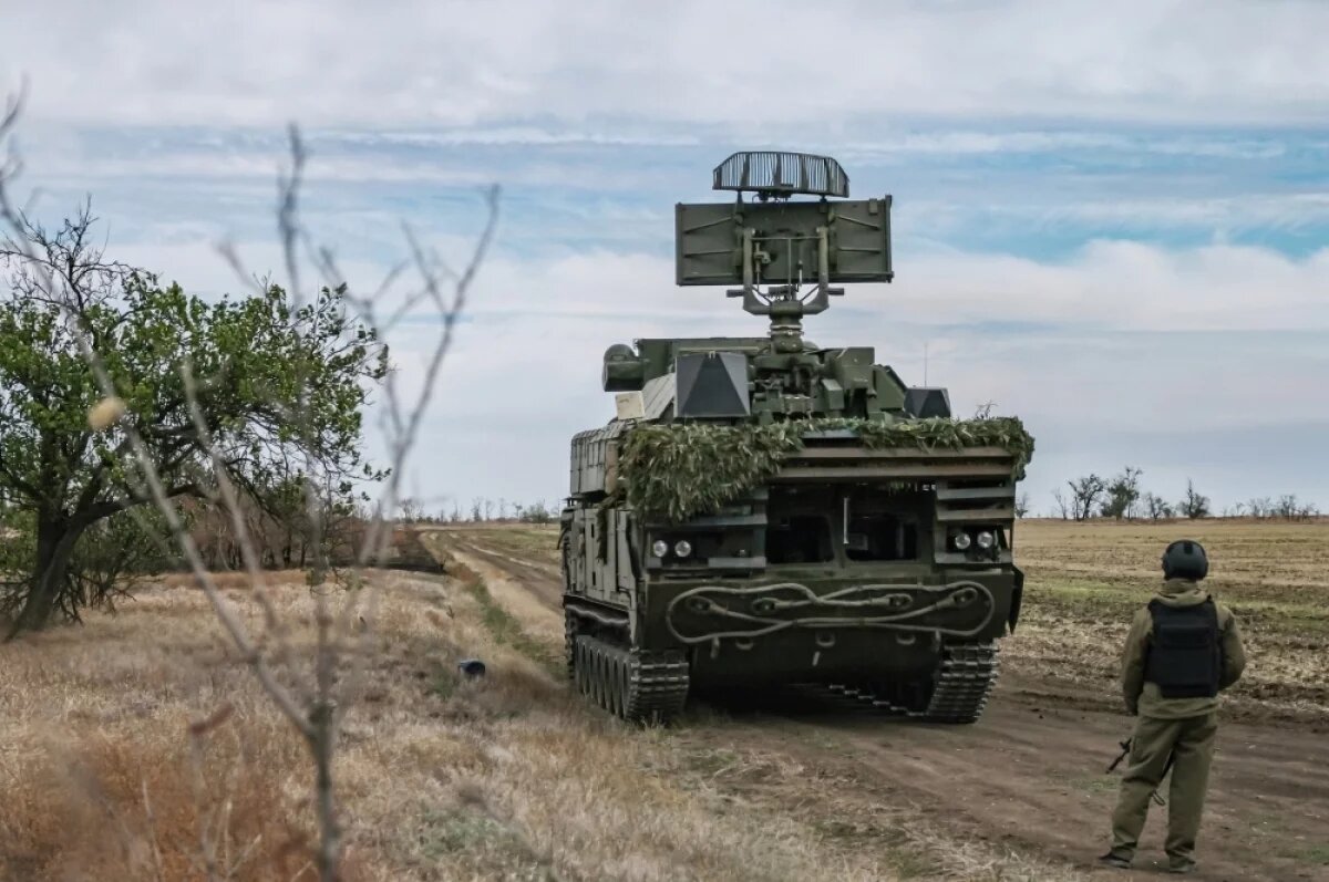    Боевое дежурство экипажа зенитного ракетного комплекса «Тор-М2»