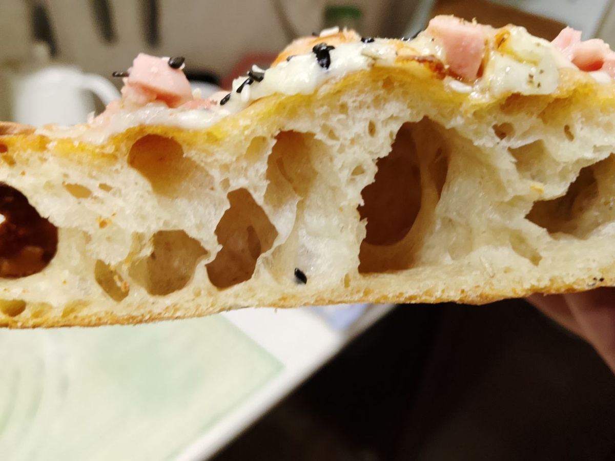 С более слабой мукой пузыри не будут такими огромными.