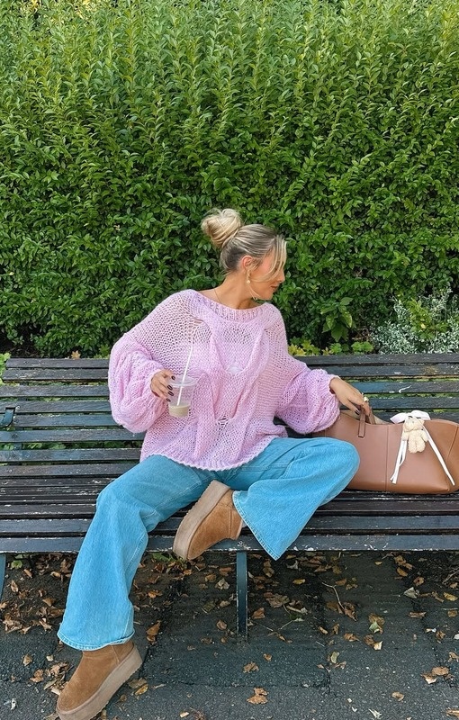 Зима 2025/26 диктует свои правила в мире моды, и свитер занимает в ней особое место