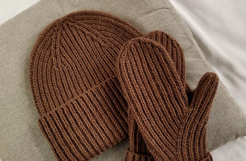 Вяжем шапку и варежки: стильный комплект для самой холодной зимы!
