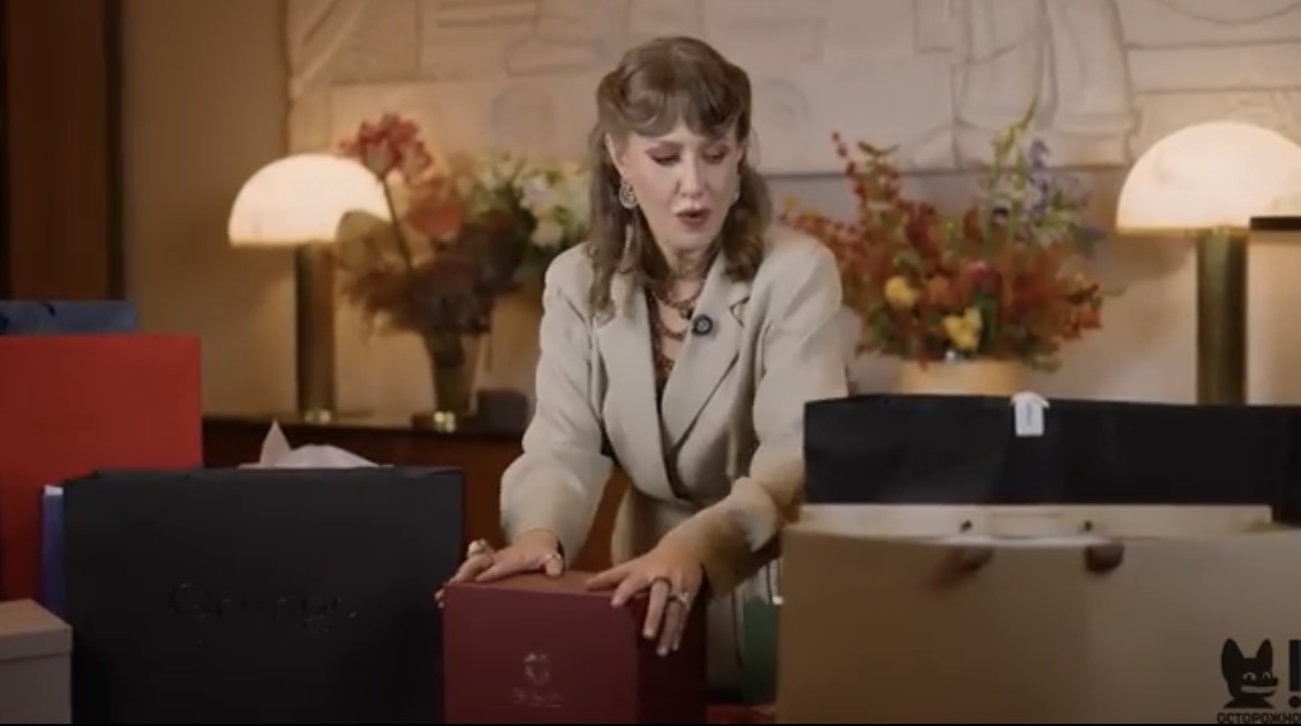 Это видео с распаковкой набрало уже более 1,1 🍋 