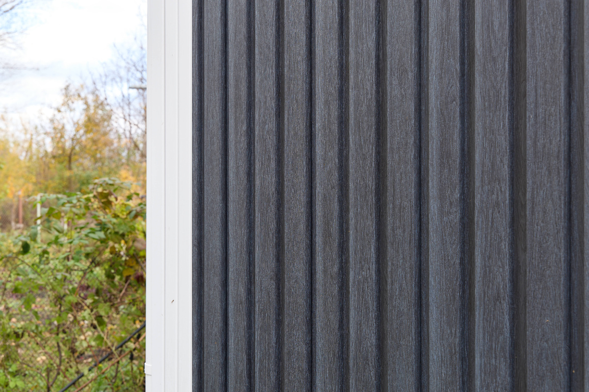 Черный виниловый сайдинг
