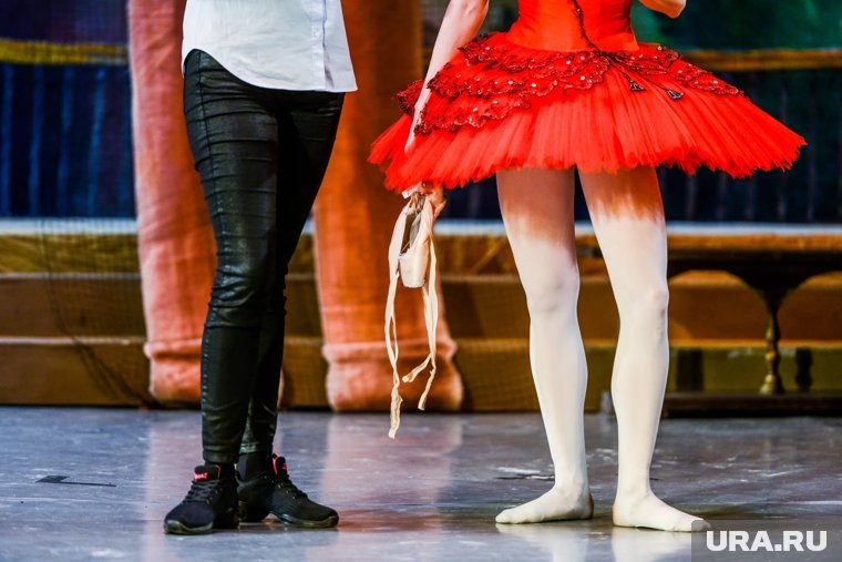    Репетиции и выступления идут почти каждый день