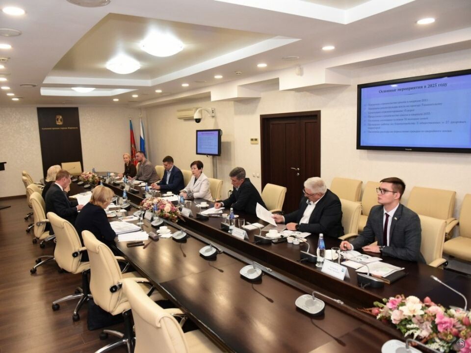    Глава Барнаула встретился с руководителями фракций БГД. Источник: barnaul.org