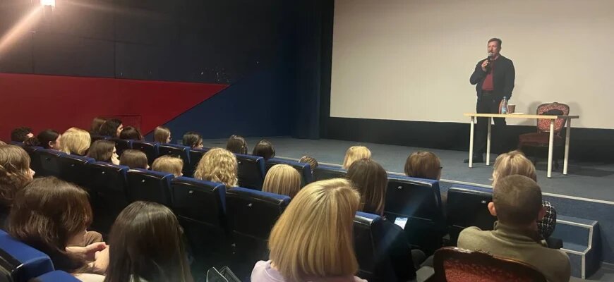    30 ноября в Школе журналистики имени Владимира Мезенцева при Центральном доме журналиста прошла встреча с Виктором Бутом, предпринимателем и членом высшего совета ЛДПР. Алина Пьянкова