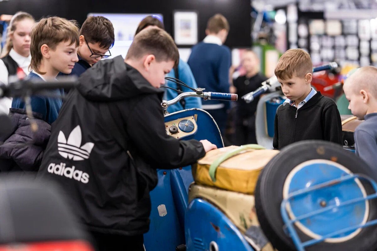 Школьники в музее "Мото Эпоха".