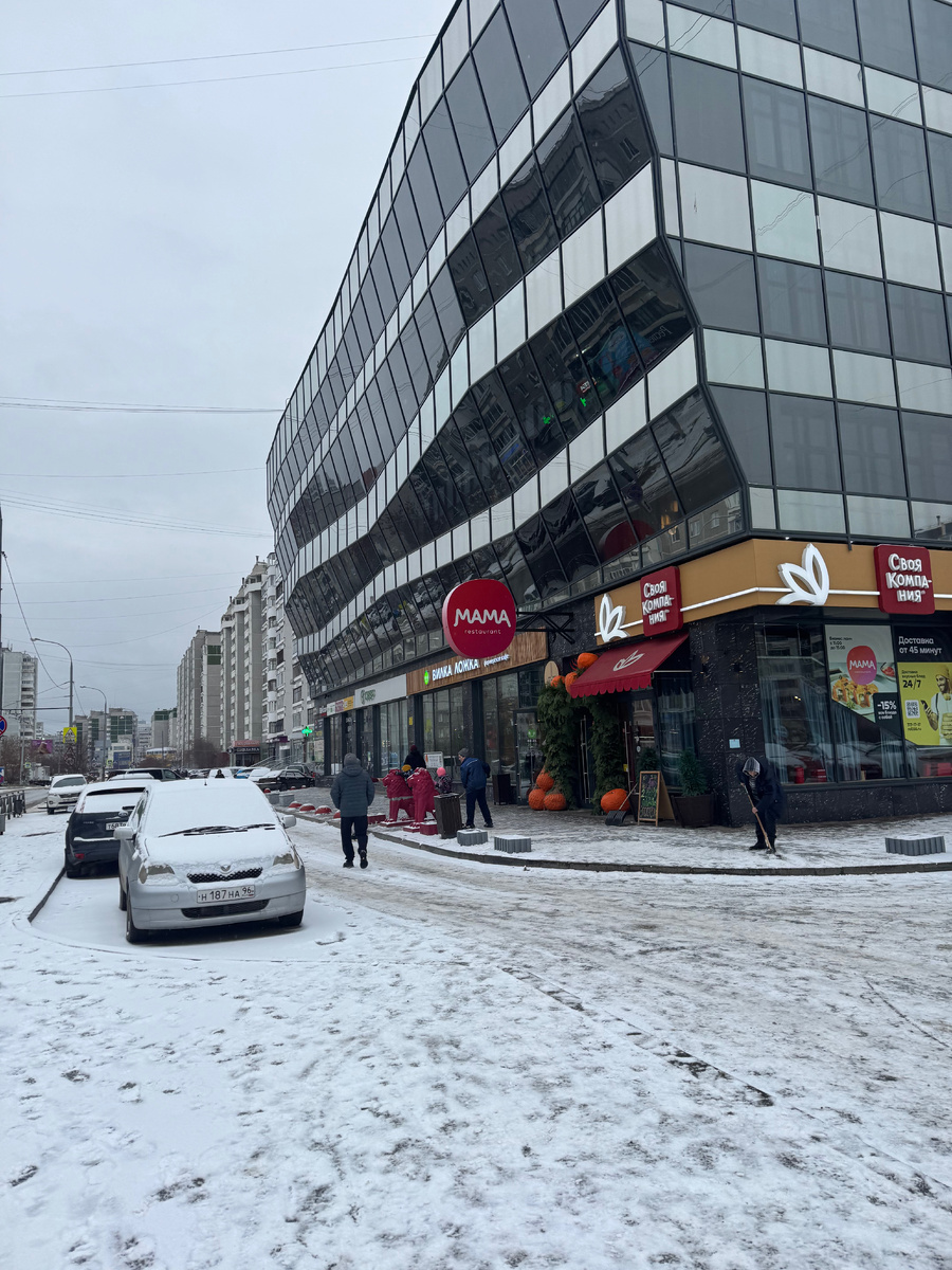 Вход. Сам ресторан на 2 эт