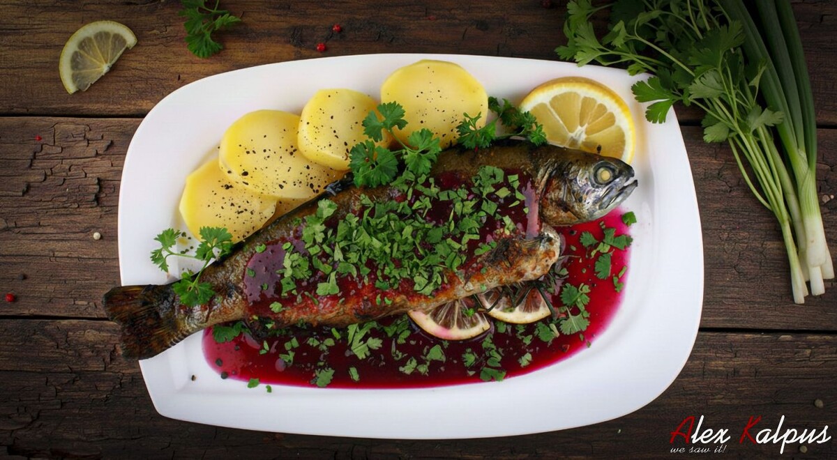 Форель по-грузински: искусство простоты и вкуса: форель в гранатовом соусе, с варенной картошкой