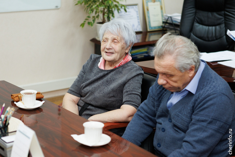    Знак Аделии Мокрополовой вручила заммэра Мария Барабанова. Церемония прошла в мэрии.