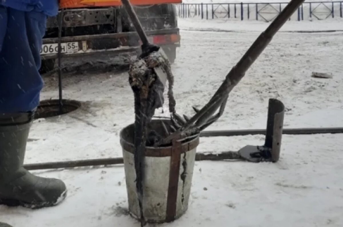    Оказывается, из канализации извлекают простыни и наволочки, махровые полотенца, куски детских одеял