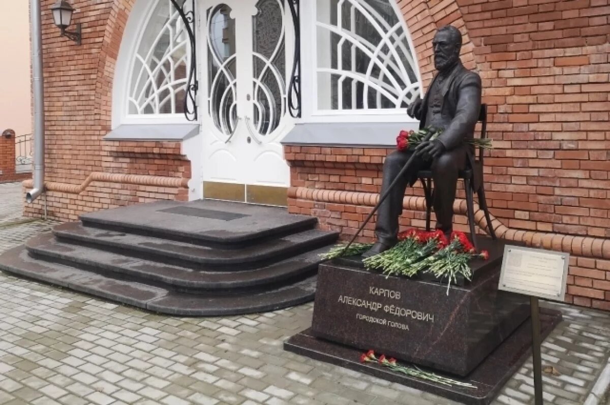    В Твери открыли памятник градоначальнику Александру Карпову