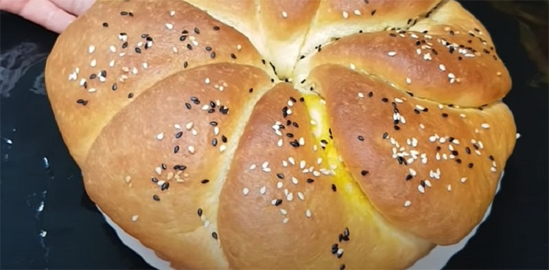 Необычный домашний хлеб из молочного теста: попробуйте оригинальный способ выпечки лепешками