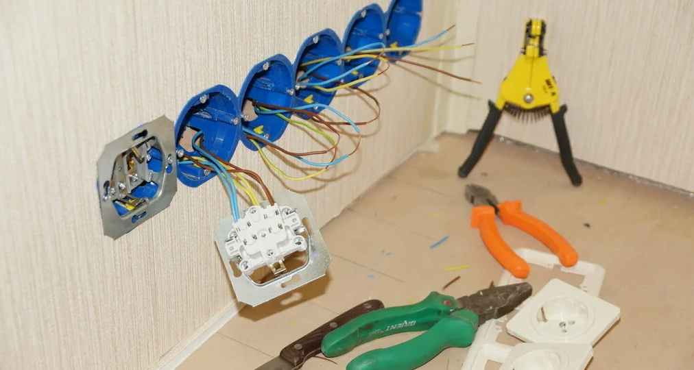 Сколько кВт выдержит провод 1,5мм² и 2,5 мм²? Что можно подключать к такой проводке?