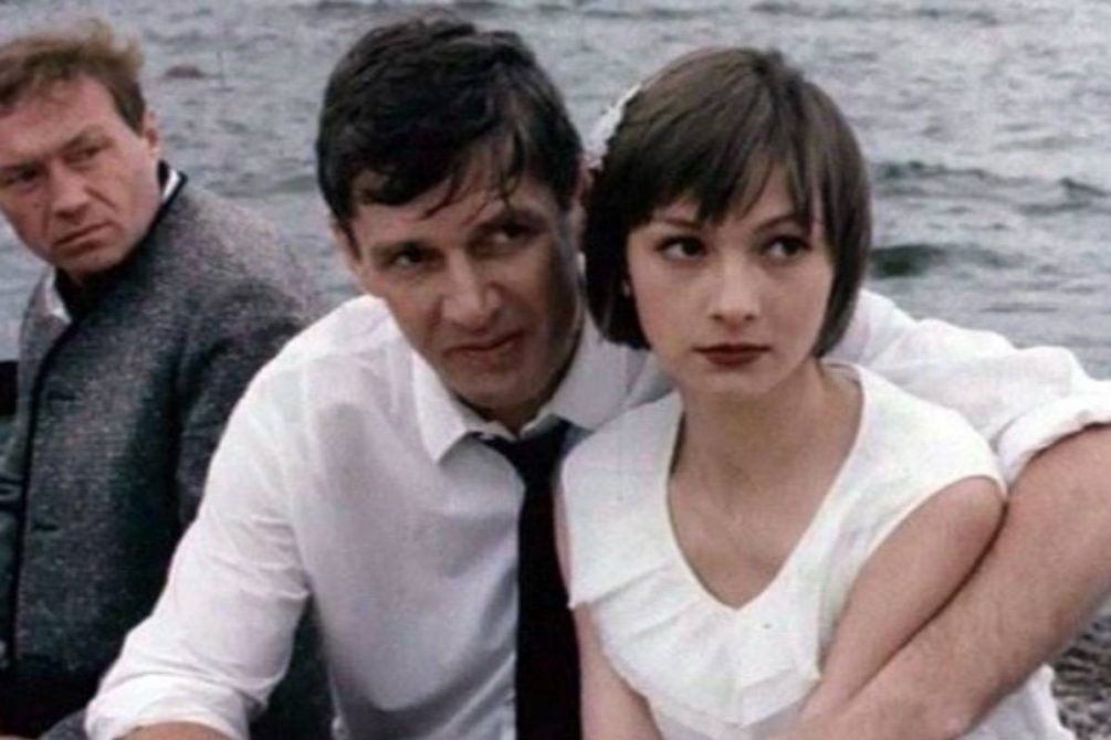   кадр из фильма «Над темной водой», 1992