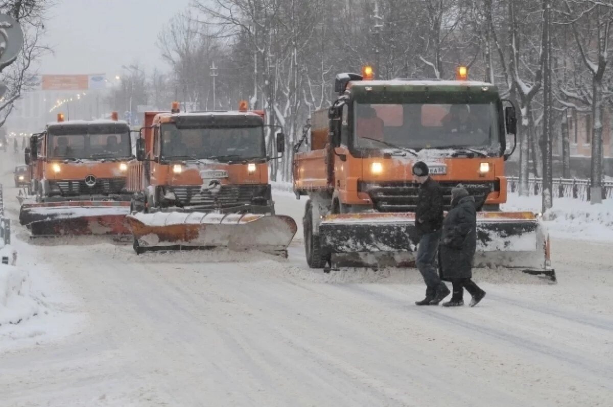    На улицы города готовы выйти более 60 единиц спецтехники и 60 рабочих