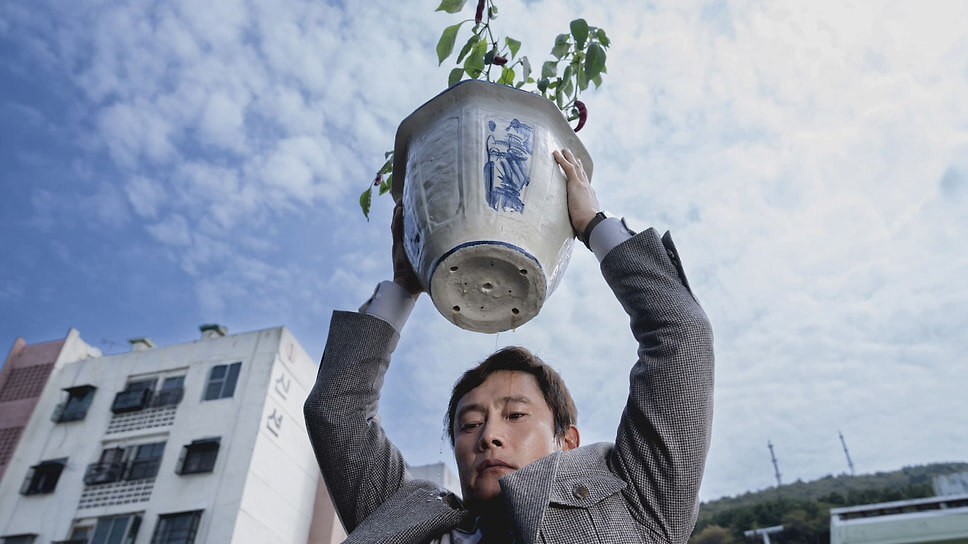 Кадр из фильма «Метод исключения», режиссер Пак Чхан Ук, 2025.📷Фото: Вольга