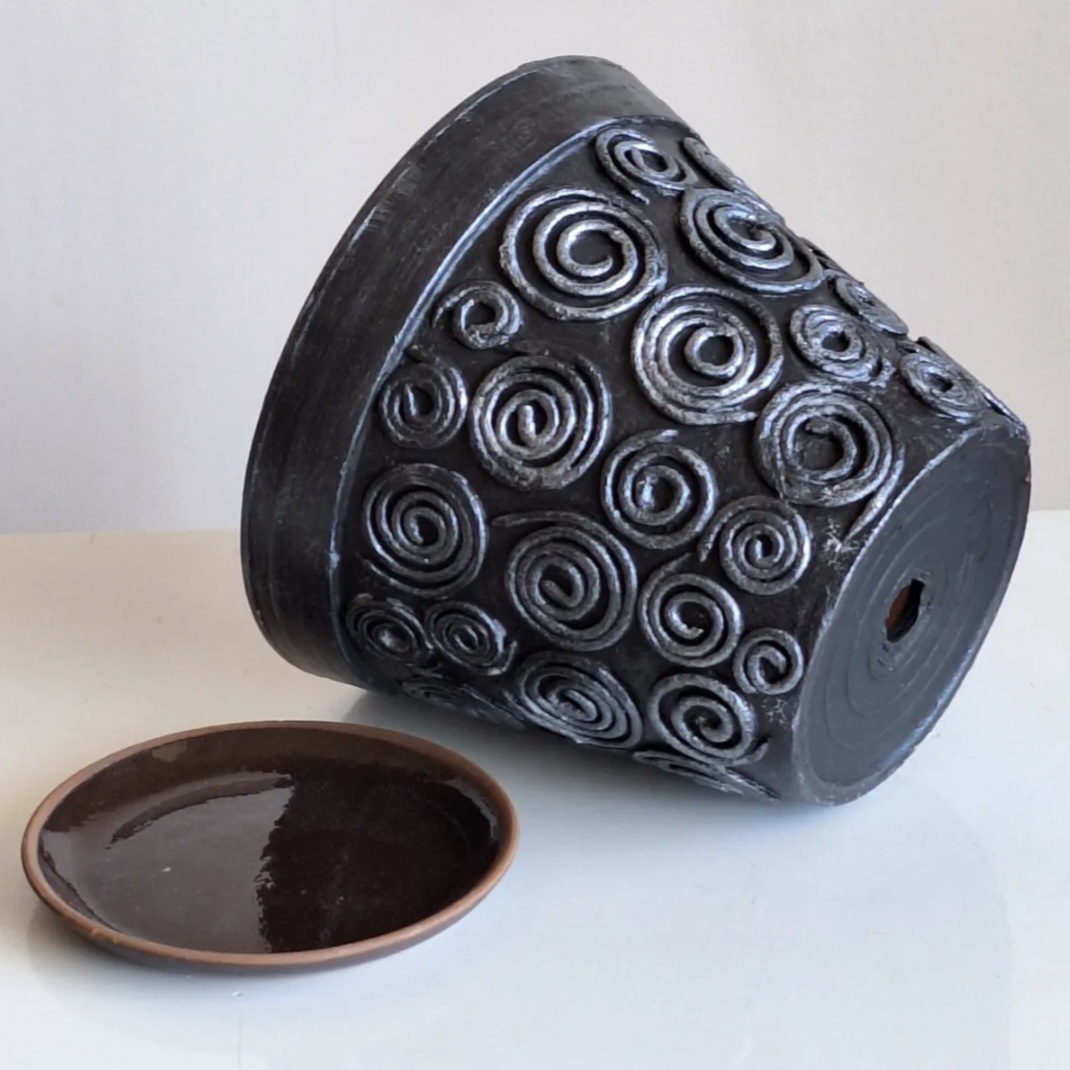 Фото автора. Диаметр 16 см. Высота 13,5 см.