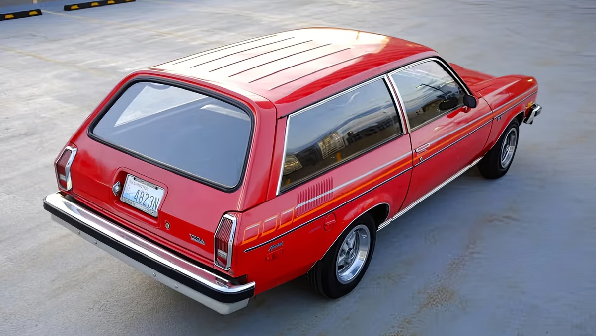 ©Bring a Trailer ©Chevrolet 