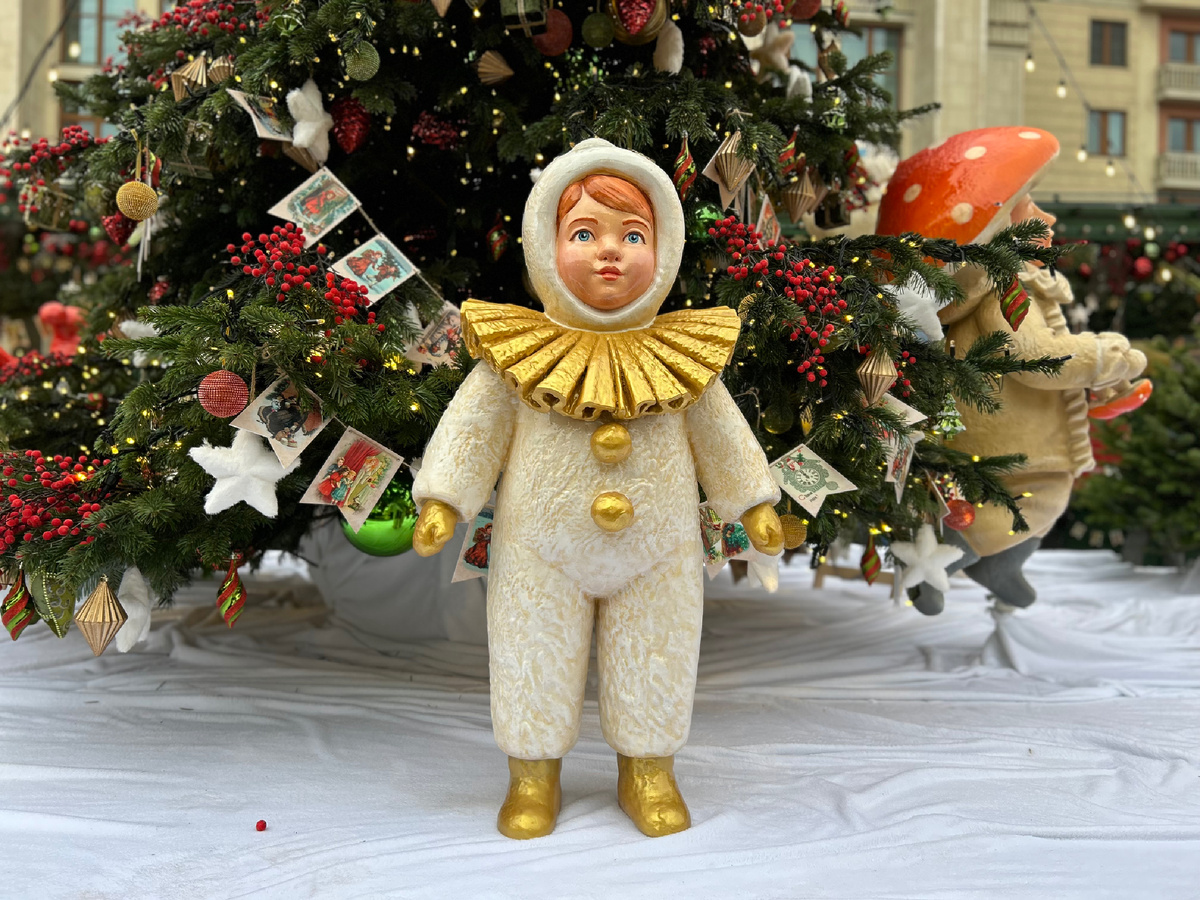 Фото автора. Какой же милый пупс в стиле игрушек из ваты на Манежной площади 