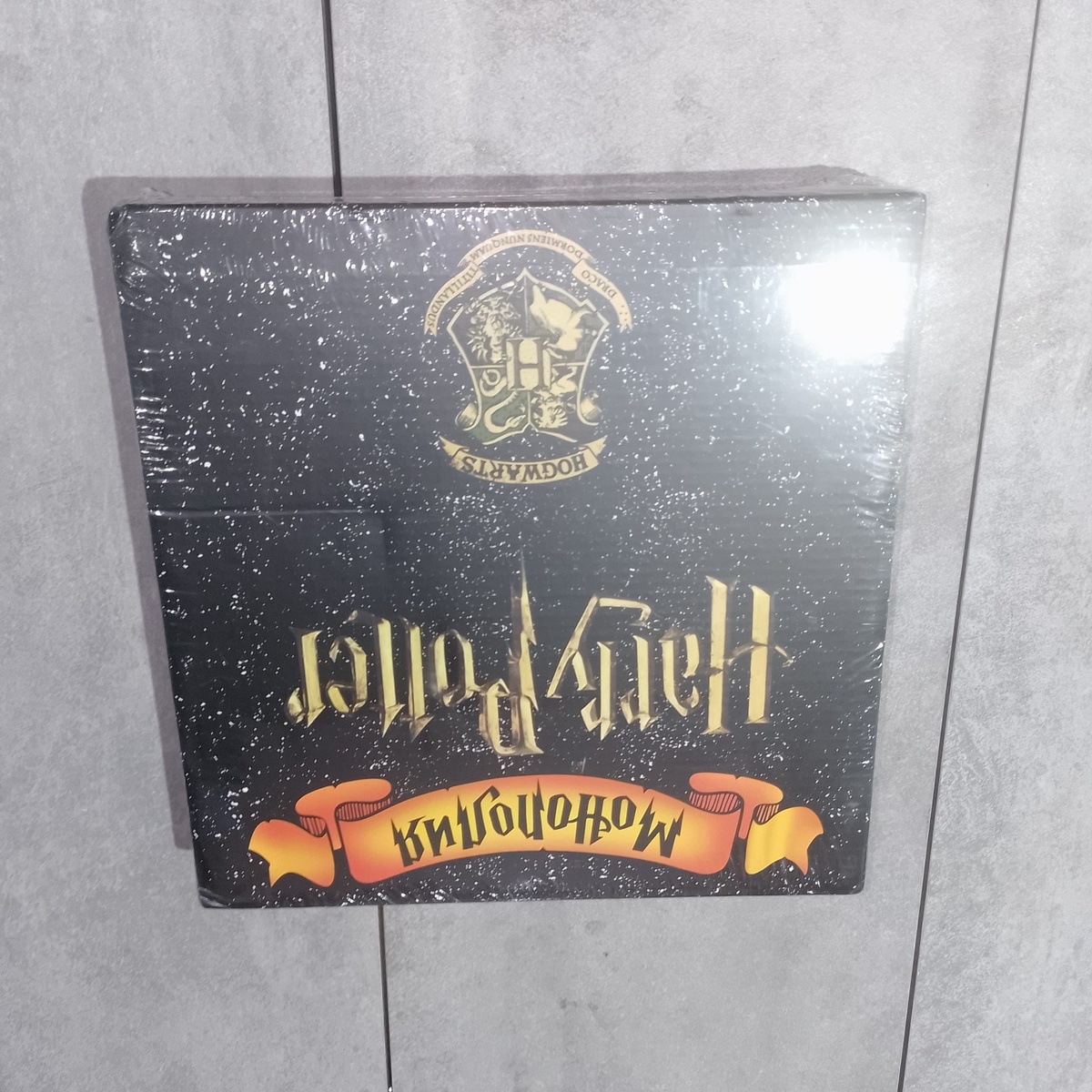     Коробка: вид спереди