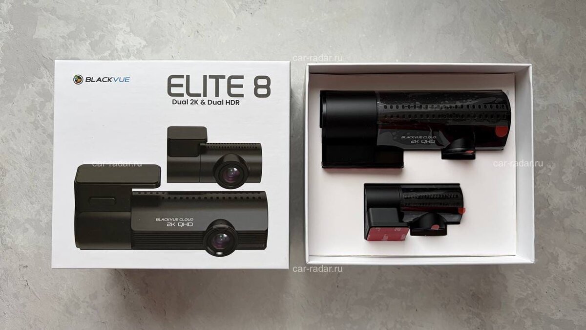 Модель представлена в двух конфигурациях: с двумя камерами (Blackvue ELITE 8-2CH), которую вы видите на изображении, и с одной камерой (Blackvue ELITE 8-1CH). В нашу страну пока поставляется только первая.