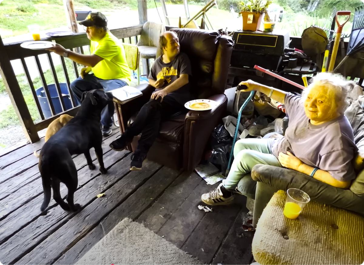 Кадр документального фильма «Inbred Family-The Whittakers»