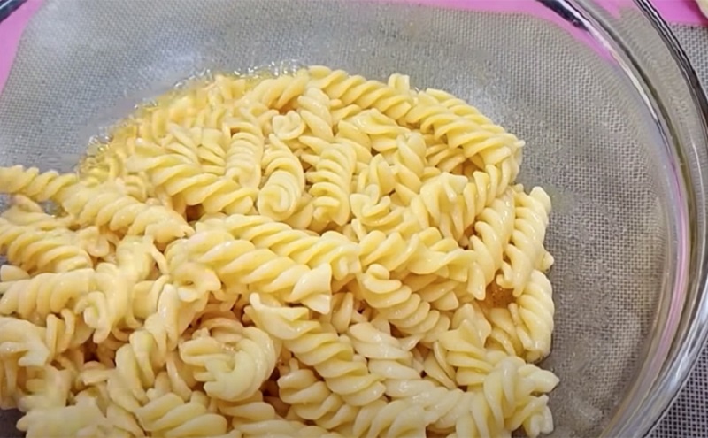 Готовим очень вкусную запеканку из макарон: как из простых продуктов создать особое блюдо 