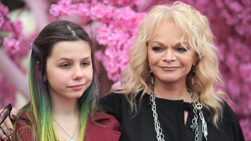 На Сашеньку певица возлагает надежды