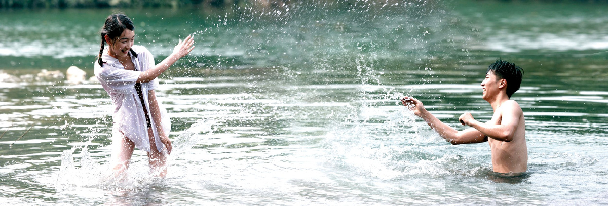 Кадр из фильма "Под ветвями боярышника" (2010)