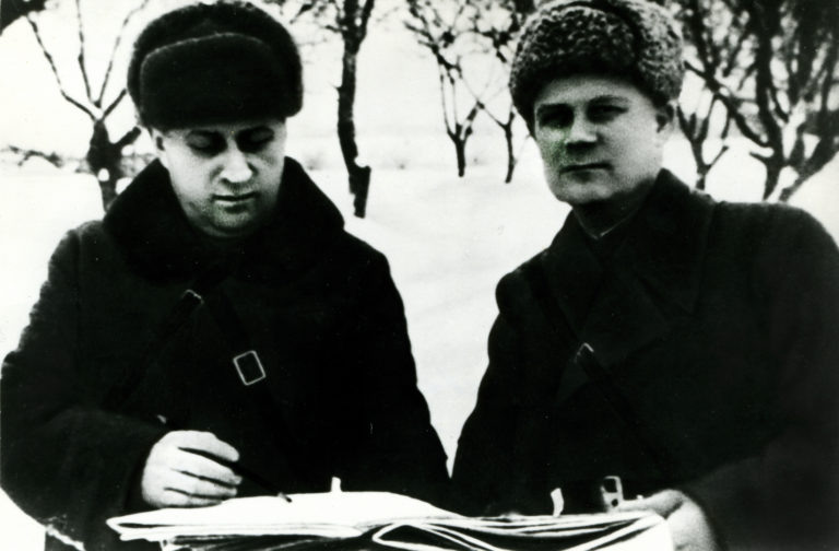 Начштаба 10-й армии Любарский С.И. (слква) и командарм Голиков Ф.И. Зима 1941/1942 гг.