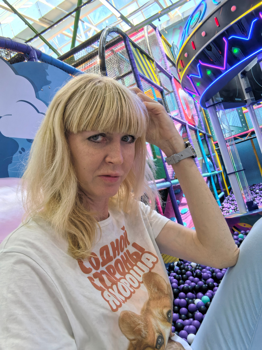 В детском центре, прощальный день с воспитанником. Фото автора