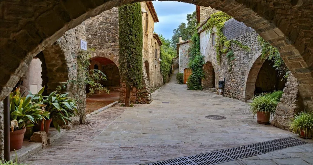 Очарование затерянного во времени Монельса