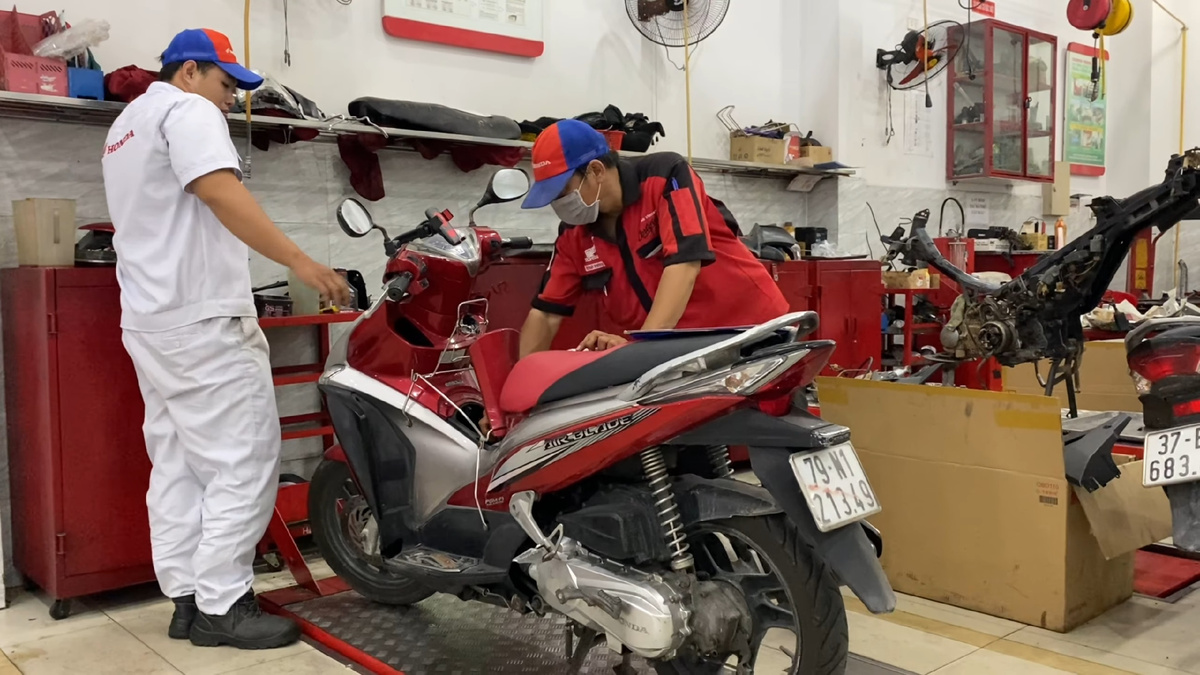 В официальном сервисе Хонда