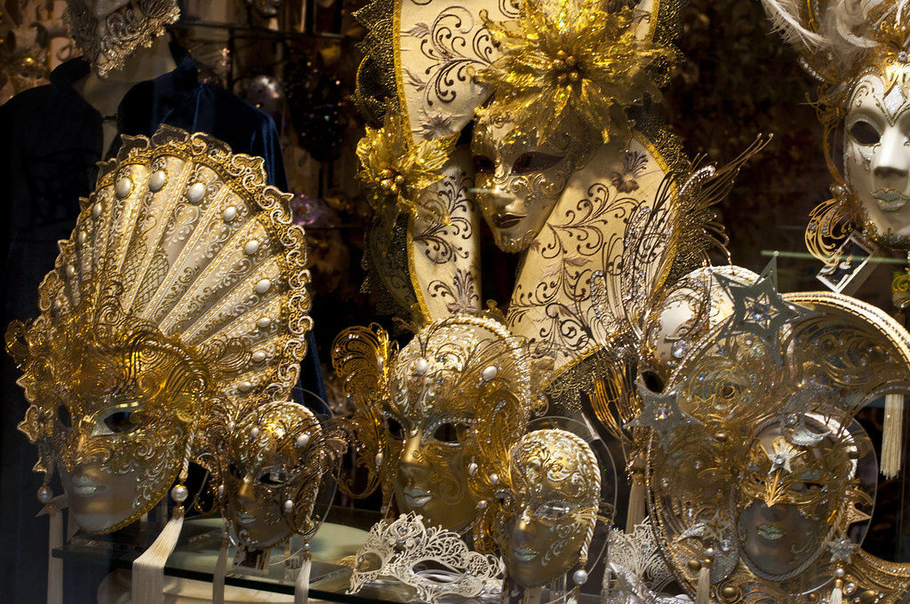 Венецианская карнавальная маска — неотъемлемый праздничный атрибут венецианского карнавала