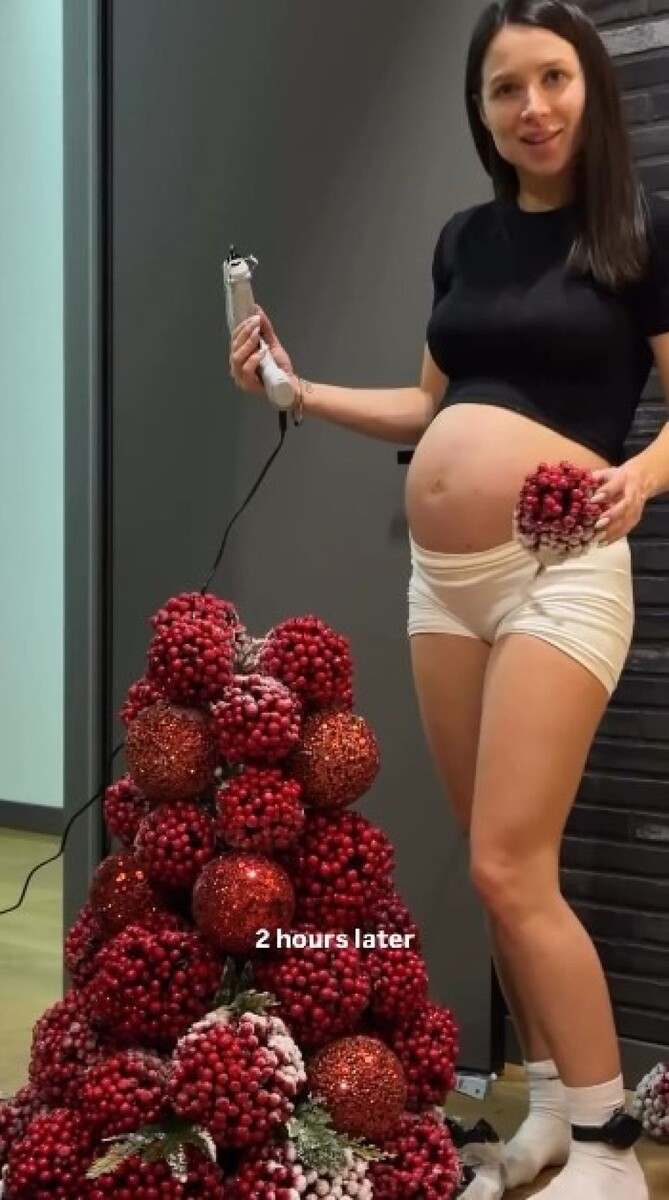    Блогер Лерчек мастерит новогоднюю елку. Источник: @im__lu_*