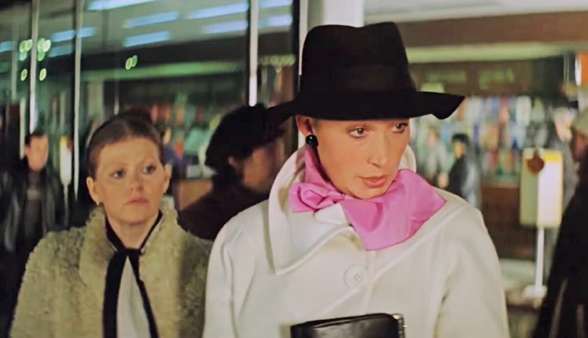 Кадр из комедии СССР Геральда Бежанова «Самая обаятельная и привлекательная» 