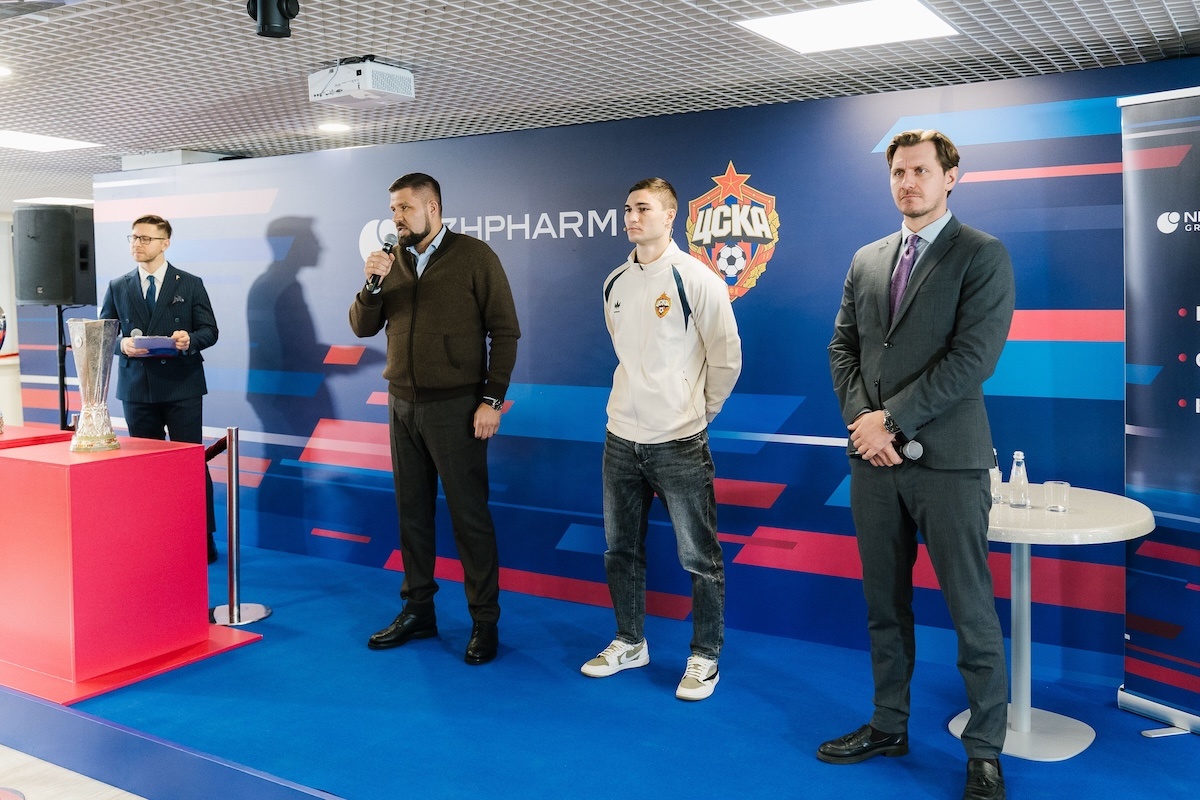    На площадке «НИЖФАРМ» в Нижнем Новгороде открылась выставка наиболее значимых трофеев ПФК ЦСКА